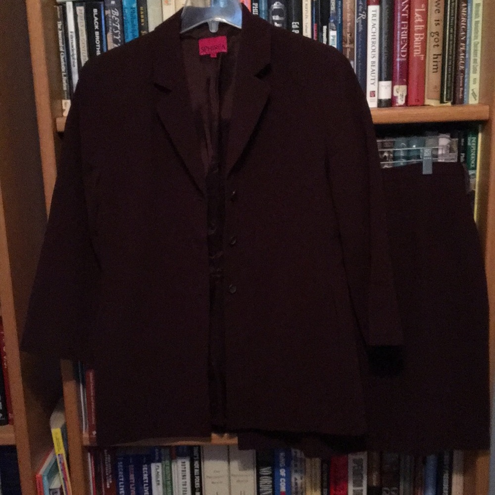 Brown hinting on plum skirt suit. 14 sphirea